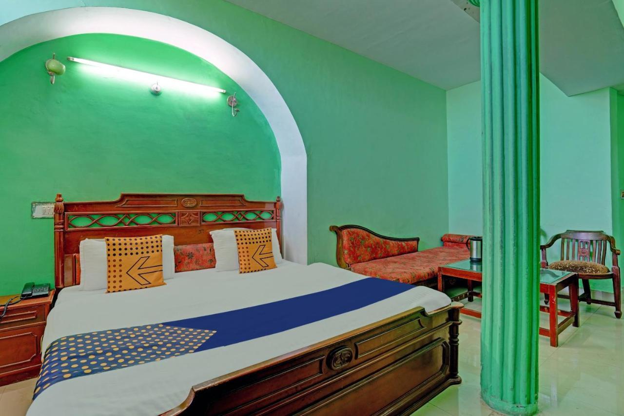 Spot On 79984 Hotel Castle View Мусори Екстериор снимка