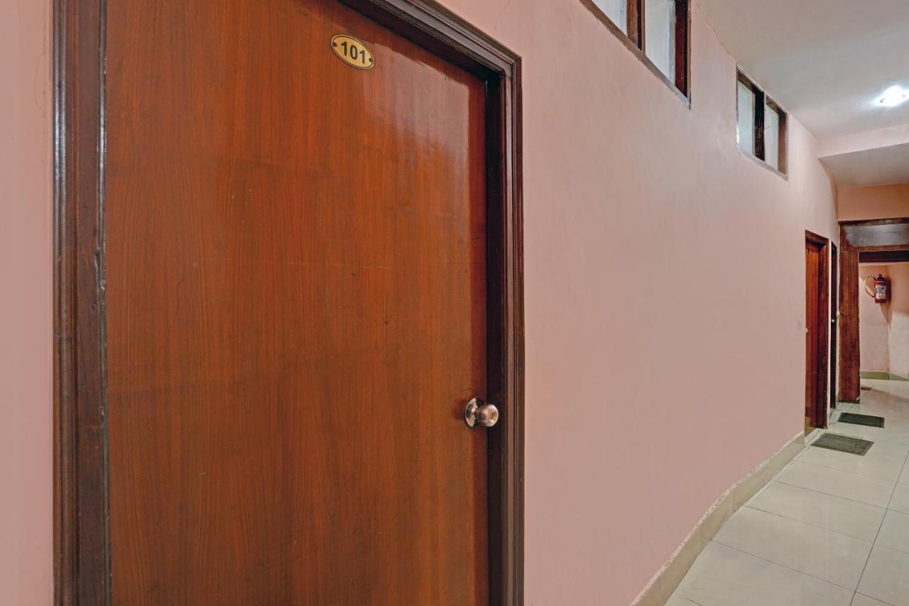 Spot On 79984 Hotel Castle View Мусори Екстериор снимка